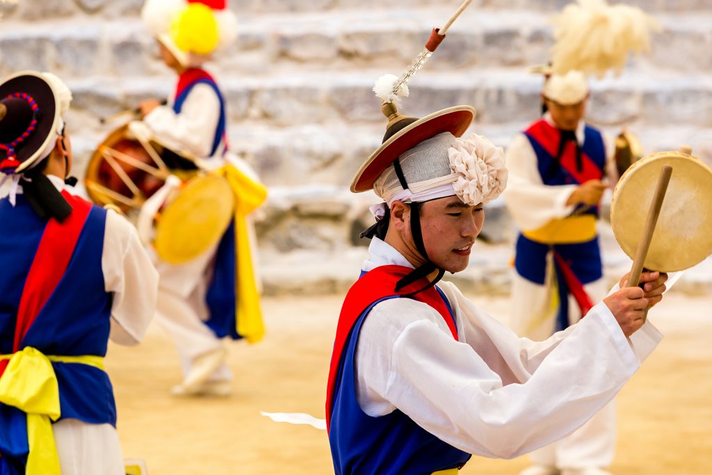traditional korean people
